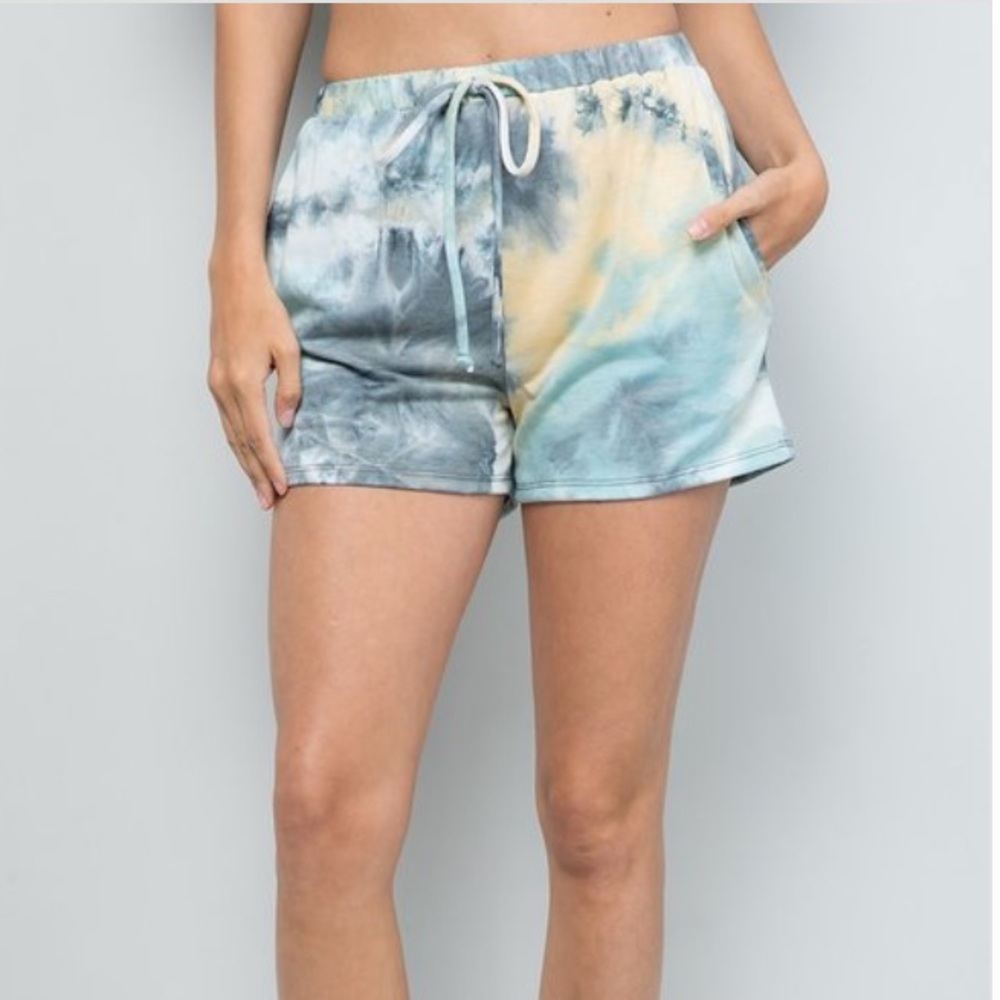 LAST PAIR! 🦋TIE DYE JERSEY KNIT SHORTS - Picture 2 of 5